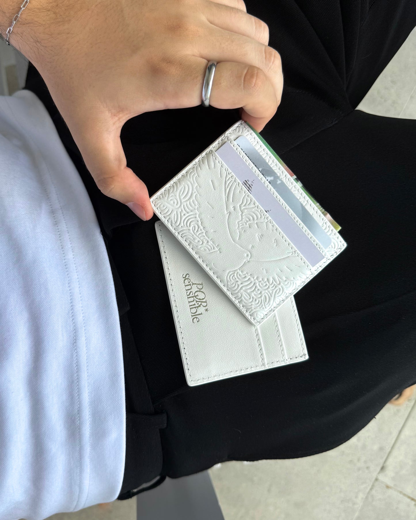 Dove Cardholder "Pure"